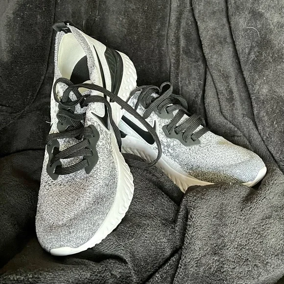 Nike Epic React Flyknit 2 “Oreo” WMNS) Nike Epic React Flyknit 2  main image 4